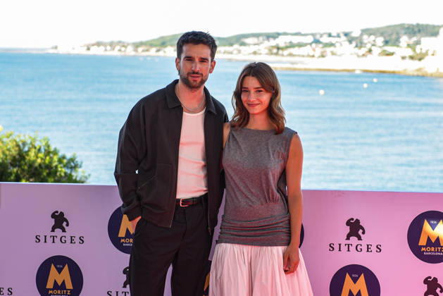 Photocall for the film *Apocalipsis Z: Nuevo Mundo* at the Sitges Film Festival. Actors Carlos Alcaide and Júlia Martínez during the photocall for the film *Apocalipsis Z: Nuevo Mundo* at the Sitges Film Festival on October 10, 2026, in Sitges, Barcelona, Catalonia, Spain. The film is the sequel to *Apocalipsis Z: The Beginning of the End*, and is based on the trilogy by Galician author Manel Loureiro. October 10, 2026, Sitges, Barcelona, Catalonia, Sitges, Barcelona, Catalonia, Spain Copyright: xAlbertoxParedesx 7834526