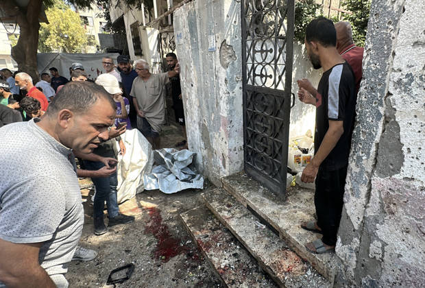 Palestinians Transport Dead and Wounded Following Israeli Airstrike in Gaza City Palestinians transport the bodies of people killed and others wounded to al-Shifa Hospital in Gaza City, on October 10, 2026, following an Israeli airstrike targeting a group of Palestinians in the western part of the city. Photo by Mohammed Salha apaimages Gaza Gaza Strip Palestinian Territory 101026_Gaza_MS_00(10) Copyright: xapaimagesxMohammedxSalhax xapaimagesx