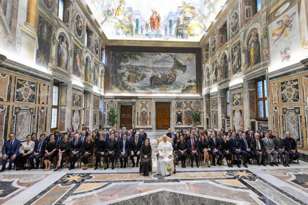 Pope Leo XIV Meets With Directors Of World’s Largest Museums - Vatican Pope Leo XIV meets with the directors of the largest art and culture museums around the world at the Vatican, on October 10, 2026. Speaking to members of the Bizot Group, which brings together directors of the world’s largest museums, Pope Leo stressed the importance of works of art as a means of ‘safeguarding a heritage that belongs to all humanity.’ Photo by (EV) Simone Risoluti Vatican Medial ABACAPRESS.COM Rome  Copyright: xABACAx