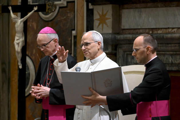 Pope Leo XIV Meets With Directors Of World’s Largest Museums - Vatican Pope Leo XIV meets with the directors of the largest art and culture museums around the world at the Vatican, on October 10, 2026. Speaking to members of the Bizot Group, which brings together directors of the world’s largest museums, Pope Leo stressed the importance of works of art as a means of ‘safeguarding a heritage that belongs to all humanity.’ Photo by (EV) Mario Tomassetti Vatican Medial ABACAPRESS.COM Rome  Copyright: xABACAx