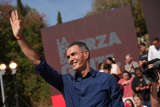 Pedro Sánchez Participates in the First Pre-Campaign Event in Dos Hermanas, Seville. Photo of the PSOE Secretary-General and Prime Minister, Pedro Sánchez, at the first pre-campaign event for the November 29 elections. October 10, 2026, in Dos Hermanas, Seville, Andalusia, Spain The event was also attended by the Secretary-General of the PSOE in Andalusia, María Jesús Montero, and the mayor of Dos Hermanas and Secretary of Organization for the PSOE in Andalusia, Francisco Rodríguez October 10, 2026 María José Ló Dos Hermanas, Seville Dos Hermanas, Seville, Spain Copyright: xMariaxJosà xLopezx 7834646