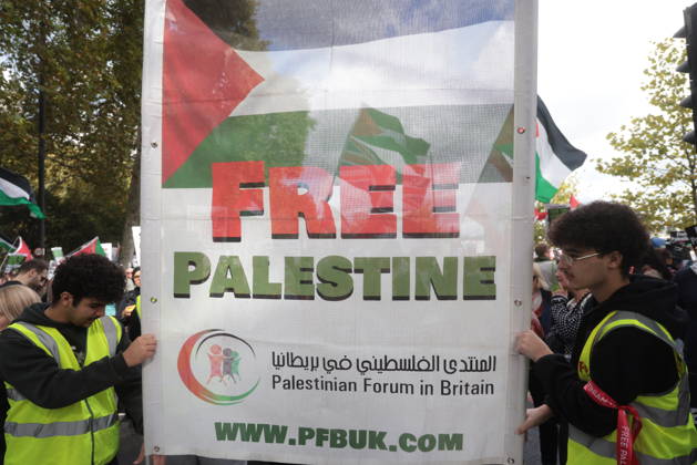 Image Licensed to Parsons Media. 10 10 2026. London, United Kingdom. Palestine Coalition Protest. Palestine Coalition protest march through London, with zionist counter protesters gathered outside New Scotland Yard.  Copyright: xMartynxWheatleyx xParsonsxMediax PAR-9243-0003