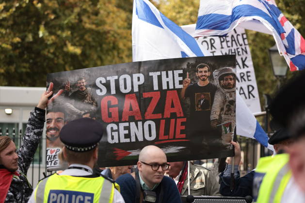 Image Licensed to Parsons Media. 10 10 2026. London, United Kingdom. Palestine Coalition Protest. Palestine Coalition protest march through London, with zionist counter protesters gathered outside New Scotland Yard.  Copyright: xMartynxWheatleyx xParsonsxMediax PAR-9243-0005