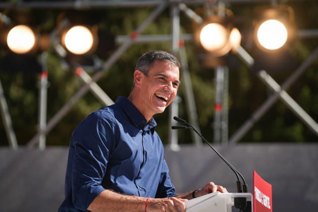 Pedro Sánchez Participates in the First Pre-Campaign Event in Dos Hermanas, Seville. The Secretary-General of the PSOE and Prime Minister, Pedro Sánchez, took part in the first pre-campaign event for the November 29 elections on October 10, 2026, in Dos Hermanas, Seville, Andalusia, Spain. The PSOE held its first pre-campaign event today for the general election on November 29 (29N), October 10, 2026. María José Ló, Dos Hermanas, Seville, Dos Hermanas, Seville, Spain Copyright: xMariaxJosà xLopezx 7834728