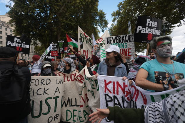 Image Licensed to Parsons Media. 10 10 2026. London, United Kingdom. Palestine Coalition Protest. Palestine Coalition protest march through London, with zionist counter protesters gathered outside New Scotland Yard.  Copyright: xMartynxWheatleyx xParsonsxMediax PAR-9243-0011