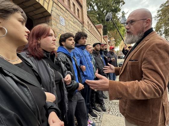 09.10.2026 Halle Saale Halle (Saale) Halle Saale Sachsen-Anhalt Ansicht Stadtansicht Sachsen Anhalt Ansicht Dem Landtagvizepräsidenten Hans-Thomas Tillschneider ( AfD ) wird der Zutritt zur Synagoge versperrt Es ist der siebte Jahrestag: Am 9. Oktober 2019 versuchte ein Attentäter, am höchsten jüdischen Feiertag Jom Kippur die hallesche Synagoge anzugreifen, und tötete zwei Menschen. Eine Menschenkette der Organisiert wurde sie von der Jüdischen Studierendenunion Deutschland verwehrte Tillschneider den Zugang ï¿½