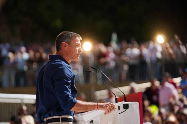 Pedro Sánchez Participates in the First Pre-Campaign Event in Dos Hermanas, Seville. The Secretary-General of the PSOE and Prime Minister, Pedro Sánchez, attended the first pre-campaign event for the November 29 elections on October 10, 2026, in Dos Hermanas, Seville, Andalusia, Spain. The PSOE held its first pre-campaign event today for the general election on November 29 (29N), October 10, 2026. María José Ló, Dos Hermanas, Seville, Dos Hermanas, Seville, Spain Copyright: xMariaxJosà xLopezx 7834771