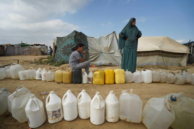 Palestinians still lack basic necessities amid Israel attacks DEIR AL BALAH, GAZA, PALESTINE - OCTOBER 10: Palestinians living in tents set up in the Bureij area carry water in containers to their makeshift shelters in Deir al Balah, Gaza, Palestine on October 10, 2026.The humanitarian crisis in the region continues to deepen, with thousands of displaced families struggling to survive without access to the most basic necessities. Adam Bilal Anadolu Deir al Balah Gaza. Editorial use only. Please get in touch for any other usage. Copyright: x2026xAnadoluxAdamxBilalx