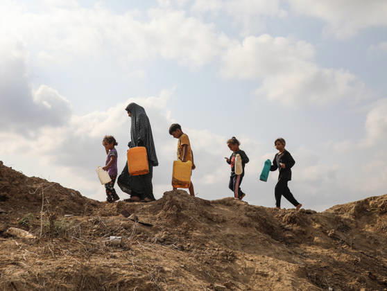 Palestinians still lack basic necessities amid Israel attacks DEIR AL BALAH, GAZA, PALESTINE - OCTOBER 10: Palestinians living in tents set up in the Bureij area carry water in containers to their makeshift shelters in Deir al Balah, Gaza, Palestine on October 10, 2026.The humanitarian crisis in the region continues to deepen, with thousands of displaced families struggling to survive without access to the most basic necessities. Adam Bilal Anadolu Deir al Balah Gaza. Editorial use only. Please get in touch for any other usage.  Copyright: x2026xAnadoluxAdamxBilalx