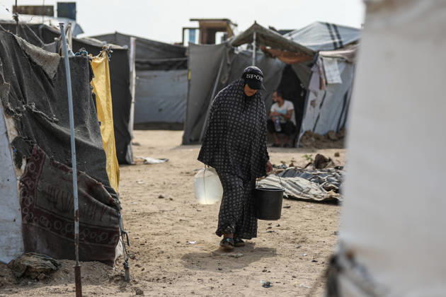 Palestinians still lack basic necessities amid Israel attacks DEIR AL BALAH, GAZA, PALESTINE - OCTOBER 10: Palestinians living in tents set up in the Bureij area carry water in containers to their makeshift shelters in Deir al Balah, Gaza, Palestine on October 10, 2026.The humanitarian crisis in the region continues to deepen, with thousands of displaced families struggling to survive without access to the most basic necessities. Adam Bilal Anadolu Deir al Balah Gaza. Editorial use only. Please get in touch for any other usage.  Copyright: x2026xAnadoluxAdamxBilalx