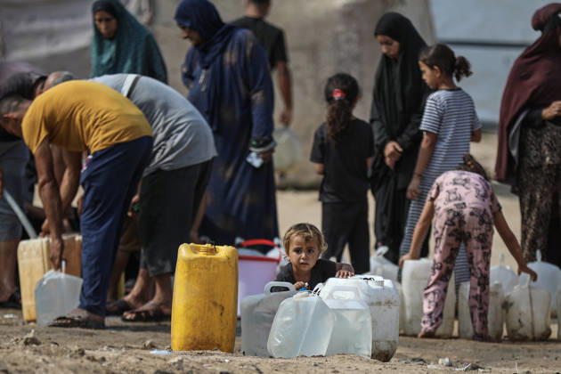 Palestinians still lack basic necessities amid Israel attacks DEIR AL BALAH, GAZA, PALESTINE - OCTOBER 10: Palestinians living in tents set up in the Bureij area carry water in containers to their makeshift shelters in Deir al Balah, Gaza, Palestine on October 10, 2026.The humanitarian crisis in the region continues to deepen, with thousands of displaced families struggling to survive without access to the most basic necessities. Adam Bilal Anadolu Deir al Balah Gaza. Editorial use only. Please get in touch for any other usage.  Copyright: x2026xAnadoluxAdamxBilalx
