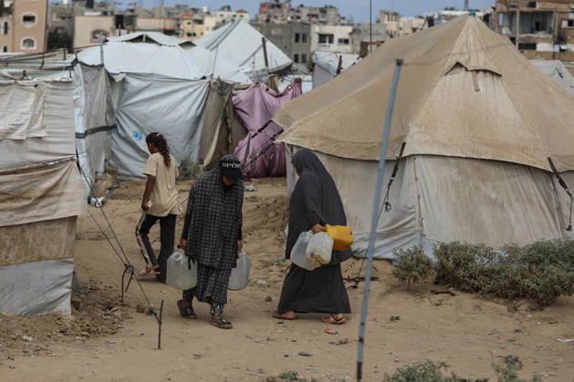Palestinians still lack basic necessities amid Israel attacks DEIR AL BALAH, GAZA, PALESTINE - OCTOBER 10: Palestinians living in tents set up in the Bureij area carry water in containers to their makeshift shelters in Deir al Balah, Gaza, Palestine on October 10, 2026.The humanitarian crisis in the region continues to deepen, with thousands of displaced families struggling to survive without access to the most basic necessities. Adam Bilal Anadolu Deir al Balah Gaza. Editorial use only. Please get in touch for any other usage.  Copyright: x2026xAnadoluxAdamxBilalx