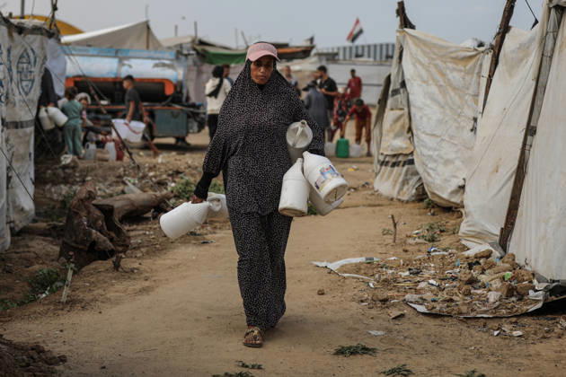 Palestinians still lack basic necessities amid Israel attacks DEIR AL BALAH, GAZA, PALESTINE - OCTOBER 10: Palestinians living in tents set up in the Bureij area carry water in containers to their makeshift shelters in Deir al Balah, Gaza, Palestine on October 10, 2026.The humanitarian crisis in the region continues to deepen, with thousands of displaced families struggling to survive without access to the most basic necessities. Adam Bilal Anadolu Deir al Balah Gaza. Editorial use only. Please get in touch for any other usage.  Copyright: x2026xAnadoluxAdamxBilalx