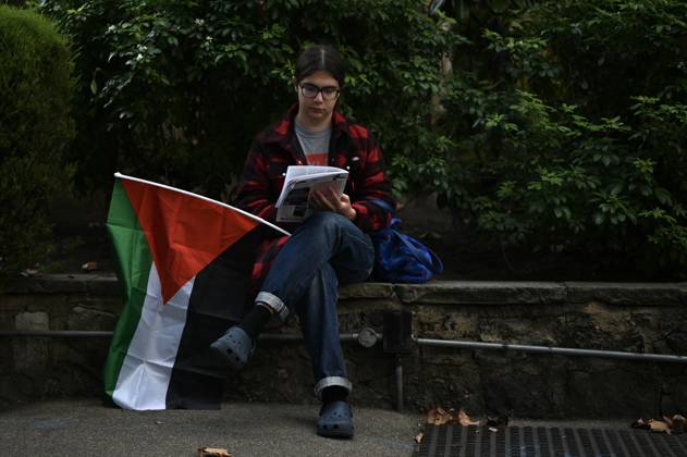 Pro-Palestine protest in London LONDON, UNITED KINGDOM - OCTOBER 10: People attend a pro-Palestine protest demanding to halt arms sales and impose sanctions to Israel, in London, United Kingdom on October 10, 2026. Rasid Necati Aslim Anadolu London United Kingdom. Editorial use only. Please get in touch for any other usage. Copyright: x2026xAnadoluxRasidxNecatixAslimx