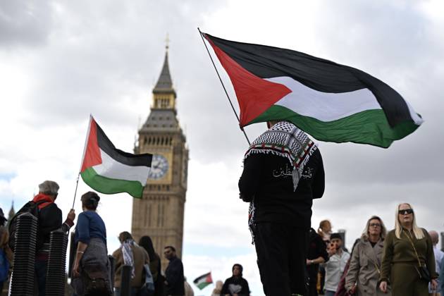 Pro-Palestine protest in London LONDON, UNITED KINGDOM - OCTOBER 10: People attend a pro-Palestine protest demanding to halt arms sales and impose sanctions to Israel, in London, United Kingdom on October 10, 2026. Rasid Necati Aslim Anadolu Greater London United Kingdom. Editorial use only. Please get in touch for any other usage.  Copyright: x2026xAnadoluxRasidxNecatixAslimx