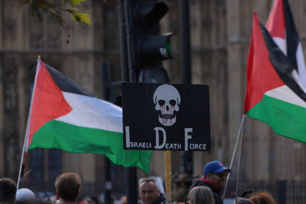 Image Licensed to Parsons Media. 10 10 2026. London, United Kingdom. Palestine Coalition Protest. Palestine Coalition protest march through London, with zionist counter protesters gathered outside New Scotland Yard.  Copyright: xMartynxWheatleyx xParsonsxMediax PAR-9243-0028