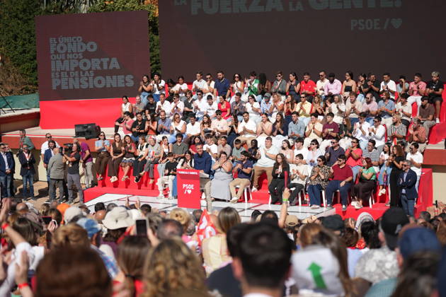 Pedro Sánchez Participates in the First Pre-Campaign Event in Dos Hermanas, Seville. The Secretary-General of the PSOE and President of the Government, Pedro Sánchez, attended the first pre-campaign event for the November 29 elections on October 10, 2026, in Dos Hermanas, Seville, Andalusia, Spain. The event was also attended by the Secretary-General of the PSOE, María Jesús Montero, and the mayor of Dos Hermanas and Secretary of Organization of the PSOE, Francisco Rodríguez. October 10, 2026. María José Ló. Dos Hermanas, Seville. Dos Hermanas, Seville, Spain. Copyright: xMariaxJosà xLopezx 7834800