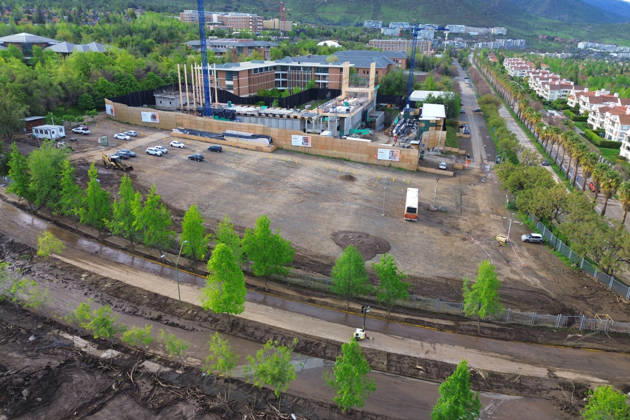 Santiago, October 10, 2026: Roadwork is underway following the flash flood that affected the Las Condes district. Dragomir Yankovic, Aton Chile, Santiago, Chile. Aton 1198288  Copyright: DRAGOMIRxYANKOVIC ATONxCHILE