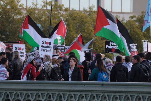 Image Licensed to Parsons Media. 10 10 2026. London, United Kingdom. Palestine Coalition Protest. Palestine Coalition protest march through London, with zionist counter protesters gathered outside New Scotland Yard.  Copyright: xMartynxWheatleyx xParsonsxMediax PAR-9243-0034