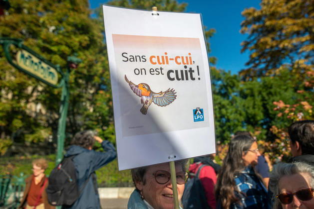 Environmental Activists Protest EU Pesticide Regulation - Paris Environmental organizations including Greenpeace, Cancer Colere, Collectif de soutien aux victimes des pesticides, Confédération paysanne, Avenir Sante Environnement and Medecins du Monde gather at Place de l Europe in Paris, France on October 10, 2026, to oppose the EU s proposed Omnibus X regulation that would extend pesticide approval durations, with activists warning the text would increase exposure to hazardous substances for humans, ecosystems, food and territories. Photo by ABACAPRESS.COM Copyright: xPrezatxDenis ABACAx