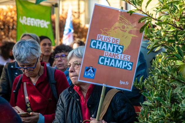 Environmental Activists Protest EU Pesticide Regulation - Paris Environmental organizations including Greenpeace, Cancer Colere, Collectif de soutien aux victimes des pesticides, Confédération paysanne, Avenir Sante Environnement and Medecins du Monde gather at Place de l Europe in Paris, France on October 10, 2026, to oppose the EU s proposed Omnibus X regulation that would extend pesticide approval durations, with activists warning the text would increase exposure to hazardous substances for humans, ecosystems, food and territories. Photo by ABACAPRESS.COM Copyright: xPrezatxDenis ABACAx