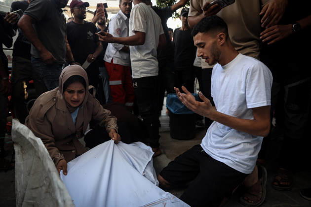 Israeli army continues attacks on Gaza despite ceasefire GAZA CITY, GAZA, PALESTINE - OCTOBER 10: Palestinians mourn after losing their loved ones in an Israeli attack on Gaza City, as Israeli army continues its attacks on the Gaza Strip despite the ceasefire, in Gaza City, Palestine, on October 10, 2026. The bodies of those killed in the attack were brought to Al-Shifa Hospital. Abdalhkem Abu Riash Anadolu Gaza City Gaza. Editorial use only. Please get in touch for any other usage. Copyright: x2026xAnadoluxAbdalhkemxAbuxRiashx