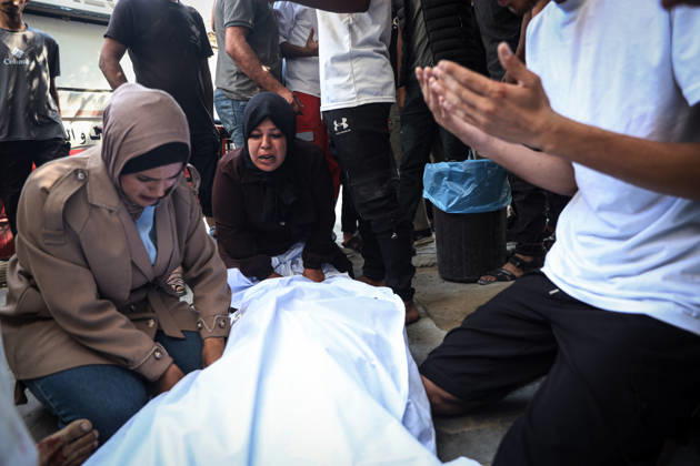 Israeli army continues attacks on Gaza despite ceasefire GAZA CITY, GAZA, PALESTINE - OCTOBER 10: Palestinians mourn after losing their loved ones in an Israeli attack on Gaza City, as Israeli army continues its attacks on the Gaza Strip despite the ceasefire, in Gaza City, Palestine, on October 10, 2026. The bodies of those killed in the attack were brought to Al-Shifa Hospital. Abdalhkem Abu Riash Anadolu Gaza City Gaza. Editorial use only. Please get in touch for any other usage. Copyright: x2026xAnadoluxAbdalhkemxAbuxRiashx