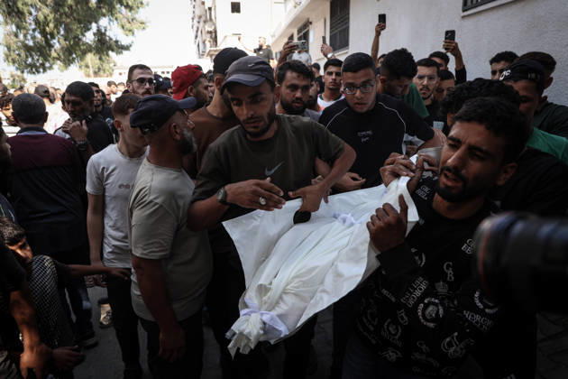 Israeli army continues attacks on Gaza despite ceasefire GAZA CITY, GAZA, PALESTINE - OCTOBER 10: Palestinians mourn after losing their loved ones in an Israeli attack on Gaza City, as Israeli army continues its attacks on the Gaza Strip despite the ceasefire, in Gaza City, Palestine, on October 10, 2026. The bodies of those killed in the attack were brought to Al-Shifa Hospital. Abdalhkem Abu Riash Anadolu Gaza City Gaza. Editorial use only. Please get in touch for any other usage. Copyright: x2026xAnadoluxAbdalhkemxAbuxRiashx