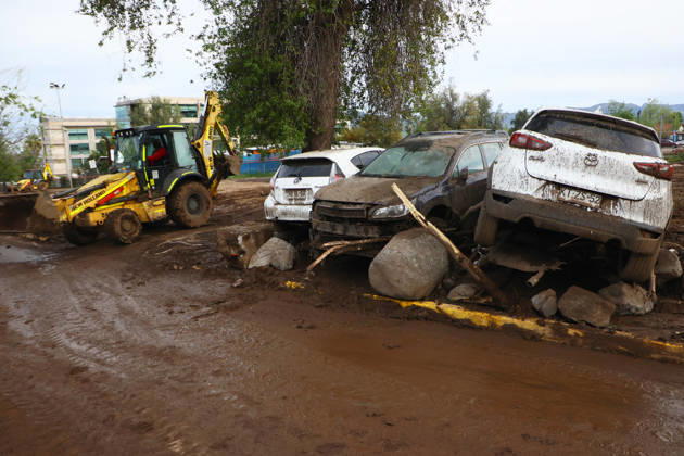 Santiago, October 10, 2026: Roadwork is underway following the flash flood that affected the Las Condes district. Dragomir Yankovic, Aton Chile, Santiago, Chile. Aton 1198309  Copyright: DRAGOMIRxYANKOVIC ATONxCHILE