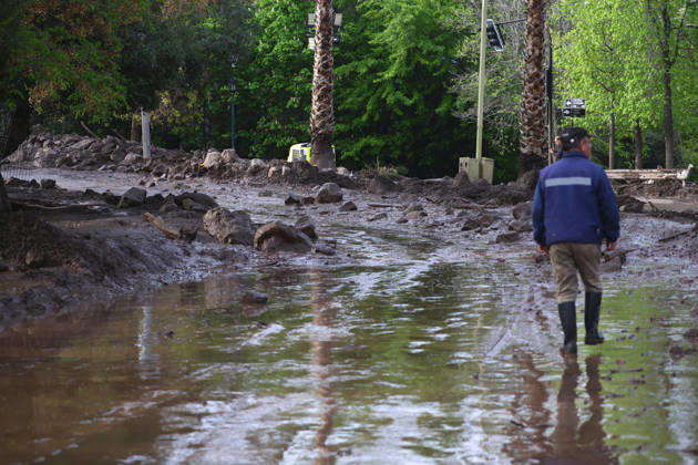 Santiago, October 10, 2026: Roadwork is underway following the flood that affected the Las Condes district. Dragomir Yankovic, Aton Chile, Santiago, Chile. Aton 1198332  Copyright: DRAGOMIRxYANKOVIC ATONxCHILE