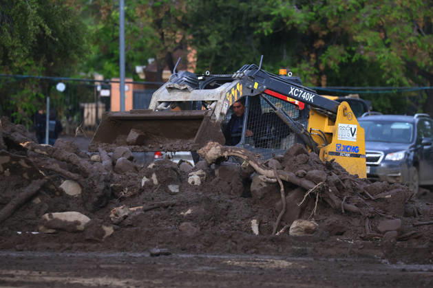 Santiago, October 10, 2026: Roadwork is underway following the flood that affected the Las Condes district. Dragomir Yankovic, Aton Chile, Santiago, Chile. Aton 1198333  Copyright: DRAGOMIRxYANKOVIC ATONxCHILE