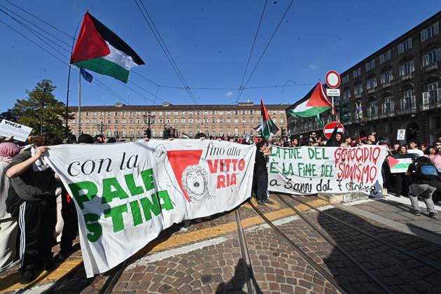 October 10, 2026, Torino: People participate in a protest organized by the Pro-Palestinian Movement for Palestine in Turin, Italy, 10 October 2026. ANSA ALESSANDRO DI MARCO Torino  - ZUMAa110 20261010_zaf_a110_007 Copyright: xAlessandroxDixMarcox