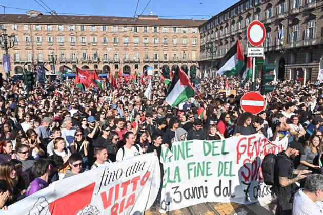 October 10, 2026, Torino: People participate in a protest organized by the Pro-Palestinian Movement for Palestine in Turin, Italy, 10 October 2026. ANSA ALESSANDRO DI MARCO Torino  - ZUMAa110 20261010_zaf_a110_010 Copyright: xAlessandroxDixMarcox