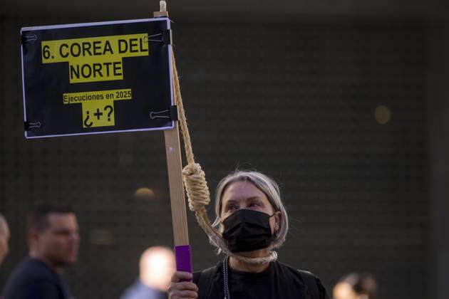 October 10, 2026, Madrid, Madrid, Spain: Protesters with signs and nooses around their necks during a rally at Callao Square in central Madrid. World Day Against the Death Penalty has been observed every October 10th since 2003. Madrid Spain  - ZUMAs296 20261010_znp_s296_001 Copyright: xLuisxSotox