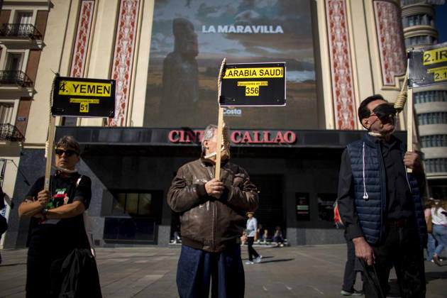 Protest in Madrid on the Day Against the Death Penalty - 10 Oct 2026 Protesters hold placards and wear nooses around their necks, during a rally against the death penalty in Callao Square in central Madrid. World Day Against the Death Penalty has been observed every October 10th since 2003. Madrid Spain Copyright: xLuisxSotox xSOPAxImagesx LSOTODCPM04
