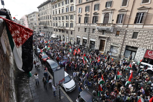 October 10, 2026, Rome, ITALY: People participate in a protest organized by the Palestinian Students Movement for Palestine in Rome, Italy, 10 October 2026 . ANSA FABIO FRUSTACI Rome ITALY  - ZUMAa110 20261010_zaf_a110_012 Copyright: xFabioxFrustacix