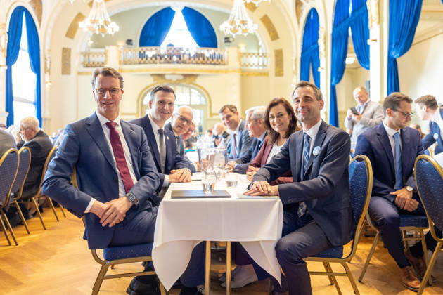 Festakt zu 150 Jahren Adenauer und 80 Jahren CDU Bad Honnef - 10.10.26 NRW Ministerpräsident Hendrik WÜST (CDU), Bürgermeister der Stadt Bad Honnef Philipp HERZOG (CDU), Oliver Krauß, Björn FRANKEN (MdL, CDU), Norbert RÖTTGEN (MdB, CDU), Generalsekretärin der CDU Deutschlands Franziska HOPPERMANN (CDU), MdB, Jonathan GRUNWALD (MdL, CDU) - Festakt zu 150 Jahren Konrad Adenauer und 80 Jahren CDU Bad Honnef im Kursaal in Bad Honnef. Adenauer, der erste Bundeskanzler, wurde am 5. Januar 1876 geboren und lebte in Rhöndorf. Die CDU Bad Honnef feierte ihr 80-jähriges Bestehen. Bad Honnef Kursaal Nordrhein-Westfalen Deutschland Copyright: xMarcxJohnx