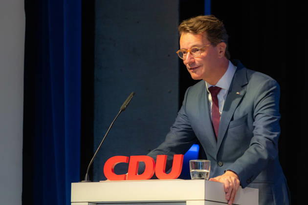 Festakt zu 150 Jahren Adenauer und 80 Jahren CDU Bad Honnef - 10.10.26 Rede von NRW Ministerpräsident Hendrik WÜST (CDU) - Festakt zu 150 Jahren Konrad Adenauer und 80 Jahren CDU Bad Honnef im Kursaal in Bad Honnef. Adenauer, der erste Bundeskanzler, wurde am 5. Januar 1876 geboren und lebte in Rhöndorf. Die CDU Bad Honnef feierte ihr 80-jähriges Bestehen. Bad Honnef Kursaal Nordrhein-Westfalen Deutschland Copyright: xMarcxJohnx