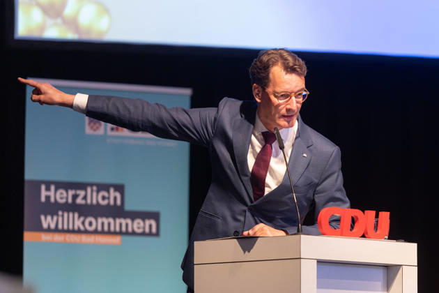 Festakt zu 150 Jahren Adenauer und 80 Jahren CDU Bad Honnef - 10.10.26 Rede von NRW Ministerpräsident Hendrik WÜST (CDU) - Festakt zu 150 Jahren Konrad Adenauer und 80 Jahren CDU Bad Honnef im Kursaal in Bad Honnef. Adenauer, der erste Bundeskanzler, wurde am 5. Januar 1876 geboren und lebte in Rhöndorf. Die CDU Bad Honnef feierte ihr 80-jähriges Bestehen. Bad Honnef Kursaal Nordrhein-Westfalen Deutschland Copyright: xMarcxJohnx