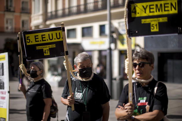 October 10, 2026, Madrid, Spain: Protesters hold placards and wear nooses around their necks, during a rally against the death penalty in Callao Square in central Madrid. World Day Against the Death Penalty has been observed every October 10th since 2003. Madrid Spain  - ZUMAs197 20261010_aaa_s197_026 Copyright: xLuisxSotox