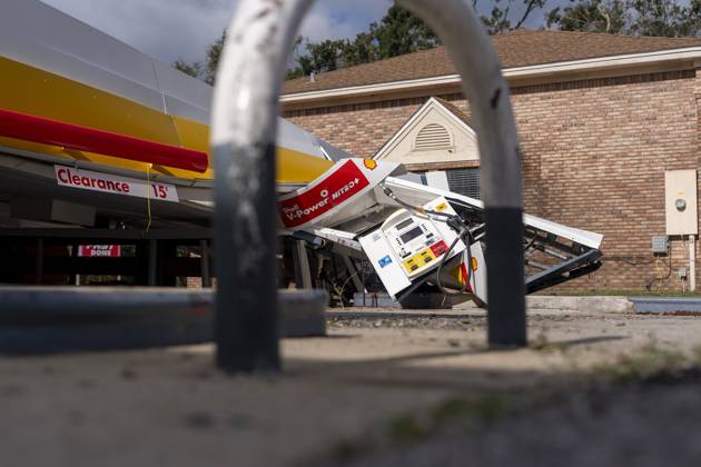 October 10, 2026, Gulf Shores, Fl, USA: A Shell gas station is collapsed after Hurricane Isaias came ashore..Hurricane Isaias made landfall Friday, October 9 along the U.S. Gulf coast. Gulf Shores USA  - ZUMAs197 20261010_aaa_s197_029 Copyright: xJenxGolbeckx