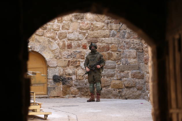 Israeli settlers raid Hebron in the West Bank HEBRON, PALESTINE, WEST BANK - OCTOBER 10: Israeli settlers, under the protection of Israeli forces, raid the Old City area of Hebron in the southern West Bank, Palestine, on October 10, 2026. During the raid, Israeli forces block entry and exit points, restricting the movement of Palestinians in the area. Wisam Hashlamoun Anadolu Hebron West Bank. Editorial use only. Please get in touch for any other usage. Copyright: x2026xAnadoluxWisamxHashlamounx
