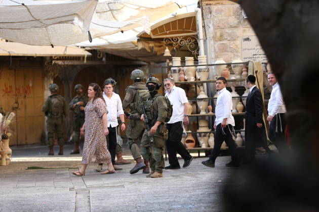 Israeli settlers raid Hebron in the West Bank HEBRON, PALESTINE, WEST BANK - OCTOBER 10: Israeli settlers, under the protection of Israeli forces, raid the Old City area of Hebron in the southern West Bank, Palestine, on October 10, 2026. During the raid, Israeli forces block entry and exit points, restricting the movement of Palestinians in the area. Wisam Hashlamoun Anadolu Hebron West Bank. Editorial use only. Please get in touch for any other usage. Copyright: x2026xAnadoluxWisamxHashlamounx