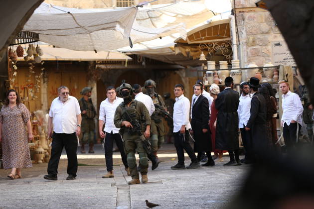 Israeli settlers raid Hebron in the West Bank HEBRON, PALESTINE, WEST BANK - OCTOBER 10: Israeli settlers, under the protection of Israeli forces, raid the Old City area of Hebron in the southern West Bank, Palestine, on October 10, 2026. During the raid, Israeli forces block entry and exit points, restricting the movement of Palestinians in the area. Wisam Hashlamoun Anadolu Hebron West Bank. Editorial use only. Please get in touch for any other usage.  Copyright: x2026xAnadoluxWisamxHashlamounx