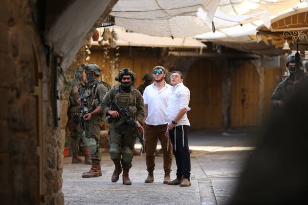 Israeli settlers raid Hebron in the West Bank HEBRON, PALESTINE, WEST BANK - OCTOBER 10: Israeli settlers, under the protection of Israeli forces, raid the Old City area of Hebron in the southern West Bank, Palestine, on October 10, 2026. During the raid, Israeli forces block entry and exit points, restricting the movement of Palestinians in the area. Wisam Hashlamoun Anadolu Hebron West Bank. Editorial use only. Please get in touch for any other usage. Copyright: x2026xAnadoluxWisamxHashlamounx