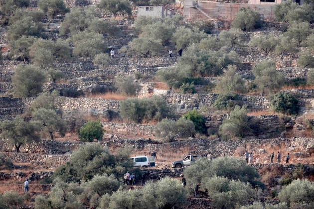 Israeli settlers attack Palestinians harvesting olives in West Bank RAMALLAH, PALESTINE - OCTOBER 10: Israeli settlers attack Palestinians harvesting olives in the village of Deir Abu Mashal, northwest of Ramallah in the West Bank, Palestine, on October 10, 2026. Israeli forces arriving at the scene intervene against Palestinians with tear gas, preventing them from continuing the olive harvest. Issam Rimawi Anadolu Ramallah West Bank. Editorial use only. Please get in touch for any other usage.  Copyright: x2026xAnadoluxIssamxRimawix