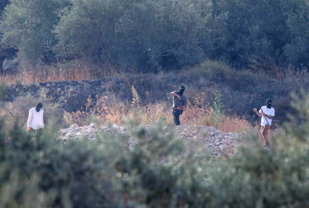 Israeli settlers attack Palestinians harvesting olives in West Bank RAMALLAH, PALESTINE - OCTOBER 10: Israeli settlers attack Palestinians harvesting olives in the village of Deir Abu Mashal, northwest of Ramallah in the West Bank, Palestine, on October 10, 2026. Israeli forces arriving at the scene intervene against Palestinians with tear gas, preventing them from continuing the olive harvest. Issam Rimawi Anadolu Ramallah West Bank. Editorial use only. Please get in touch for any other usage.  Copyright: x2026xAnadoluxIssamxRimawix