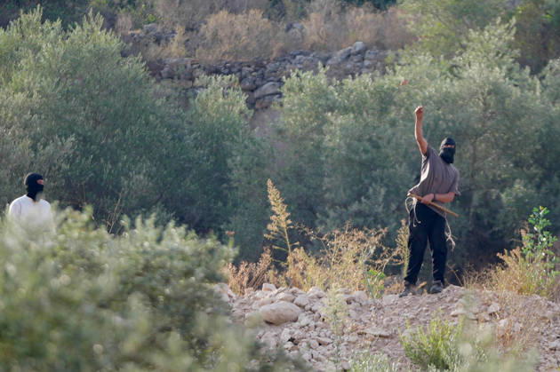 Israeli settlers attack Palestinians harvesting olives in West Bank RAMALLAH, PALESTINE - OCTOBER 10: Israeli settlers attack Palestinians harvesting olives in the village of Deir Abu Mashal, northwest of Ramallah in the West Bank, Palestine, on October 10, 2026. Israeli forces arriving at the scene intervene against Palestinians with tear gas, preventing them from continuing the olive harvest. Issam Rimawi Anadolu Ramallah West Bank. Editorial use only. Please get in touch for any other usage.  Copyright: x2026xAnadoluxIssamxRimawix
