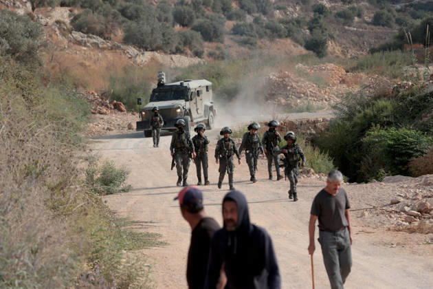 Israeli settlers attack Palestinians harvesting olives in West Bank RAMALLAH, PALESTINE - OCTOBER 10: Israeli settlers attack Palestinians harvesting olives in the village of Deir Abu Mashal, northwest of Ramallah in the West Bank, Palestine, on October 10, 2026. Israeli forces arriving at the scene intervene against Palestinians with tear gas, preventing them from continuing the olive harvest. Issam Rimawi Anadolu Ramallah West Bank. Editorial use only. Please get in touch for any other usage.  Copyright: x2026xAnadoluxIssamxRimawix