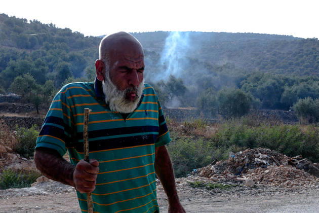 Israeli settlers attack Palestinians harvesting olives in West Bank RAMALLAH, PALESTINE - OCTOBER 10: Israeli settlers attack Palestinians harvesting olives in the village of Deir Abu Mashal, northwest of Ramallah in the West Bank, Palestine, on October 10, 2026. Israeli forces arriving at the scene intervene against Palestinians with tear gas, preventing them from continuing the olive harvest. Issam Rimawi Anadolu Ramallah West Bank. Editorial use only. Please get in touch for any other usage.  Copyright: x2026xAnadoluxIssamxRimawix